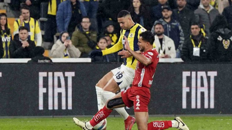 Fenerbahçe, Antalyaspor’u 3-0’lık skorla mağlup etti.